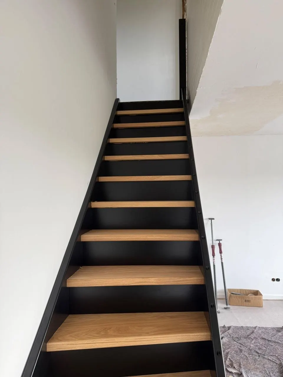 Fertige moderne Treppe im Projekt Stockum